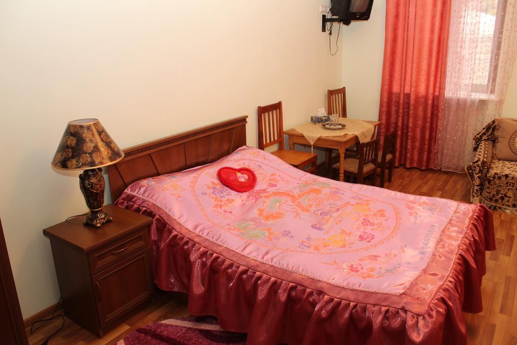 Hotel MIRA Goris Exterior foto