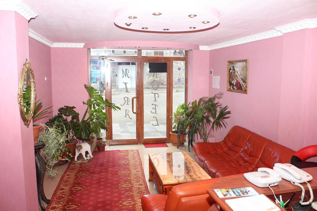 Hotel MIRA Goris Exterior foto