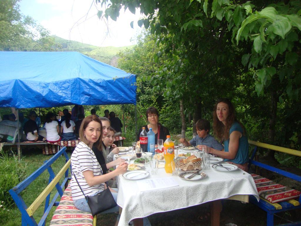 Hotel MIRA Goris Exterior foto