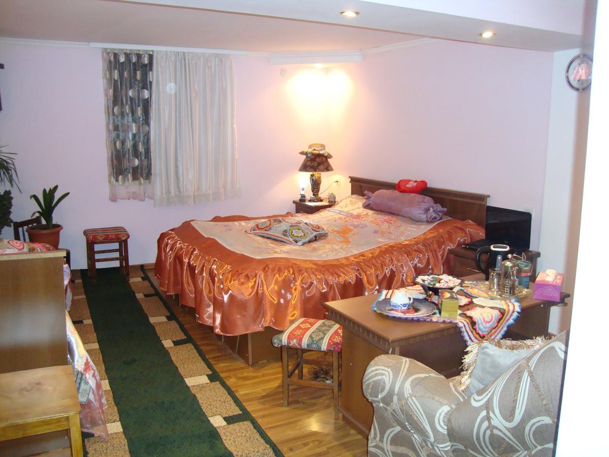 Hotel MIRA Goris Exterior foto